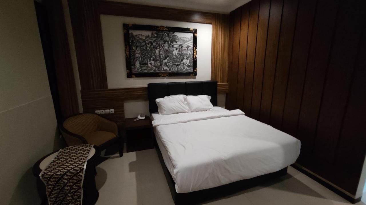 Mirabell Hotel & Convention Hall Malang Exterior foto