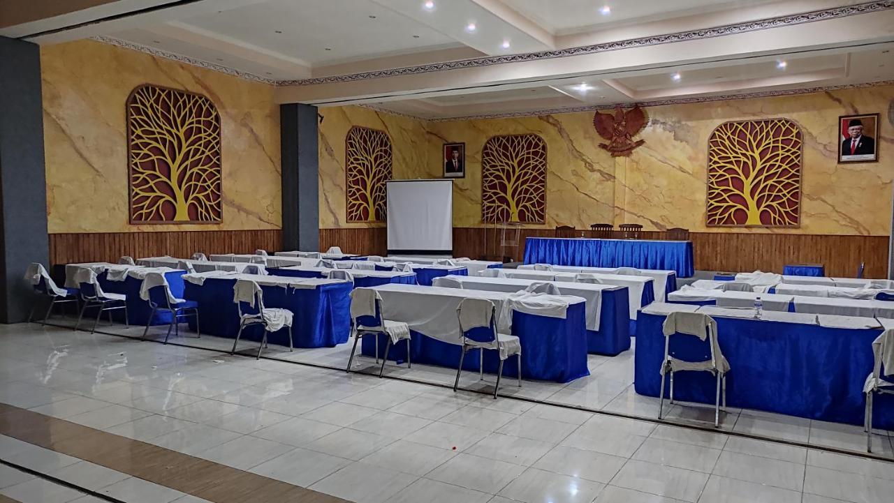 Mirabell Hotel & Convention Hall Malang Exterior foto