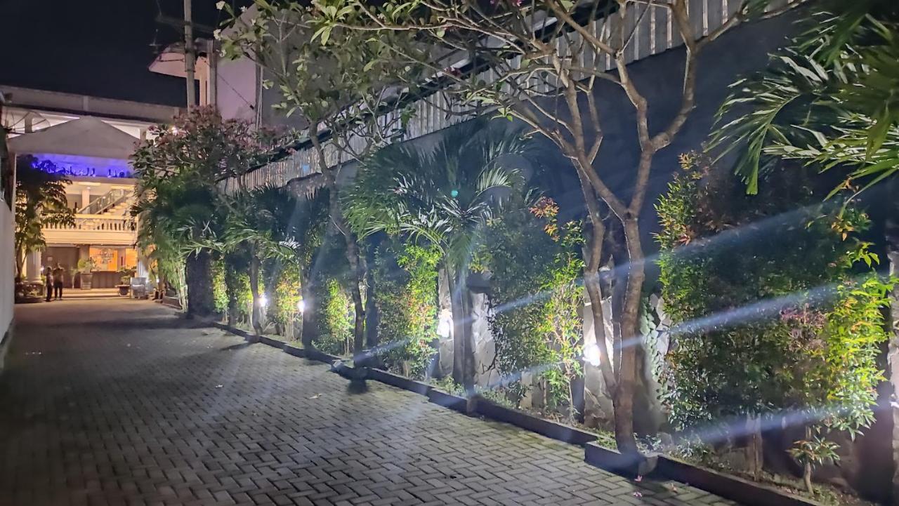 Mirabell Hotel & Convention Hall Malang Exterior foto
