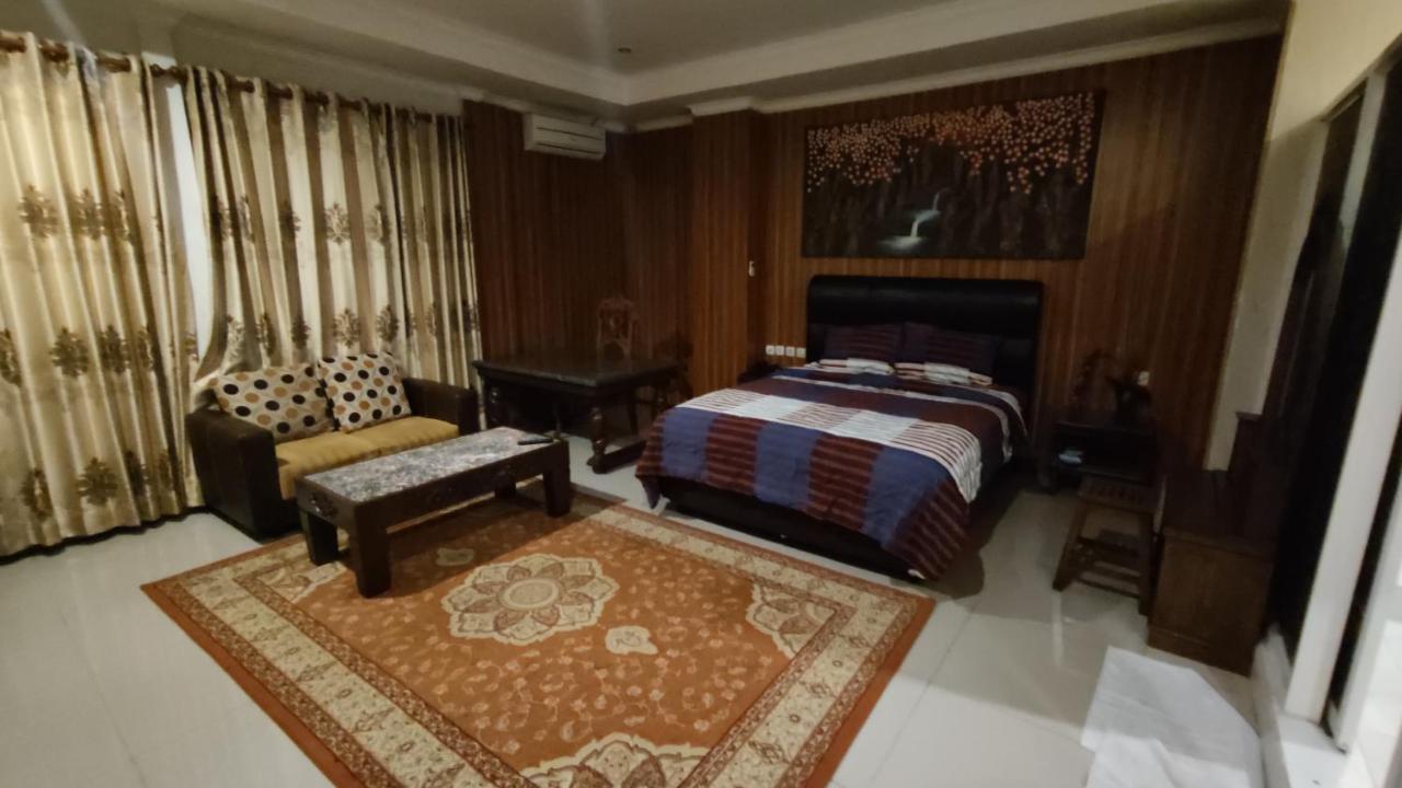 Mirabell Hotel & Convention Hall Malang Exterior foto