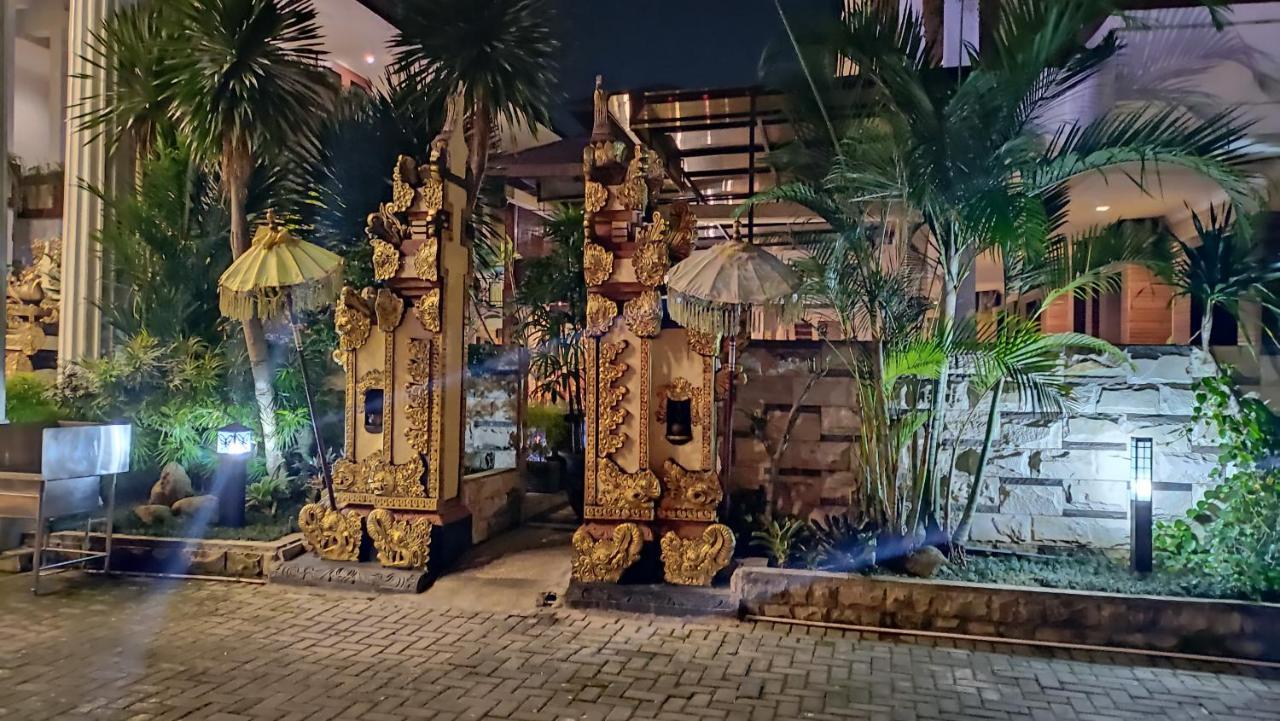 Mirabell Hotel & Convention Hall Malang Exterior foto