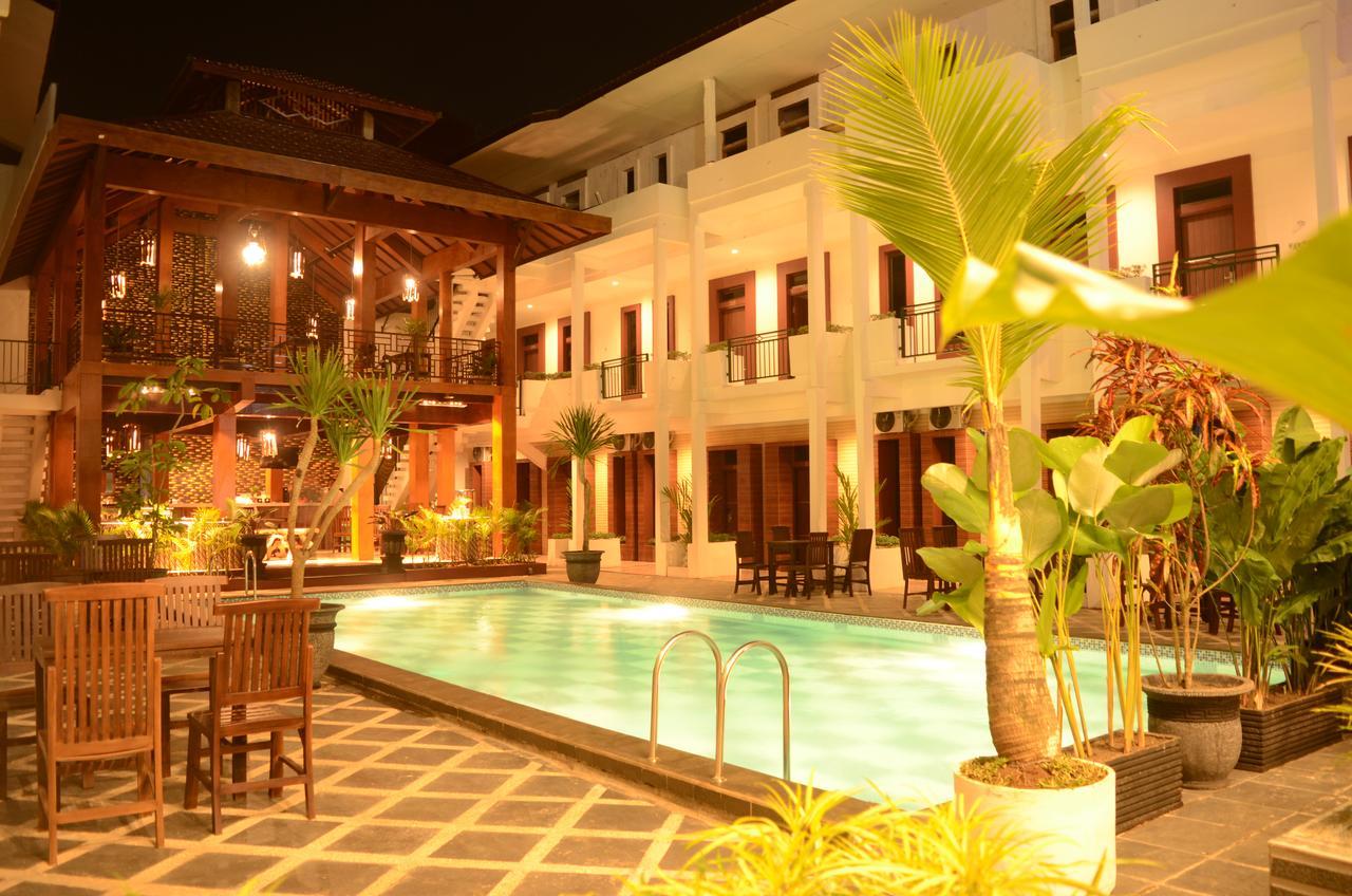 Mirabell Hotel & Convention Hall Malang Exterior foto