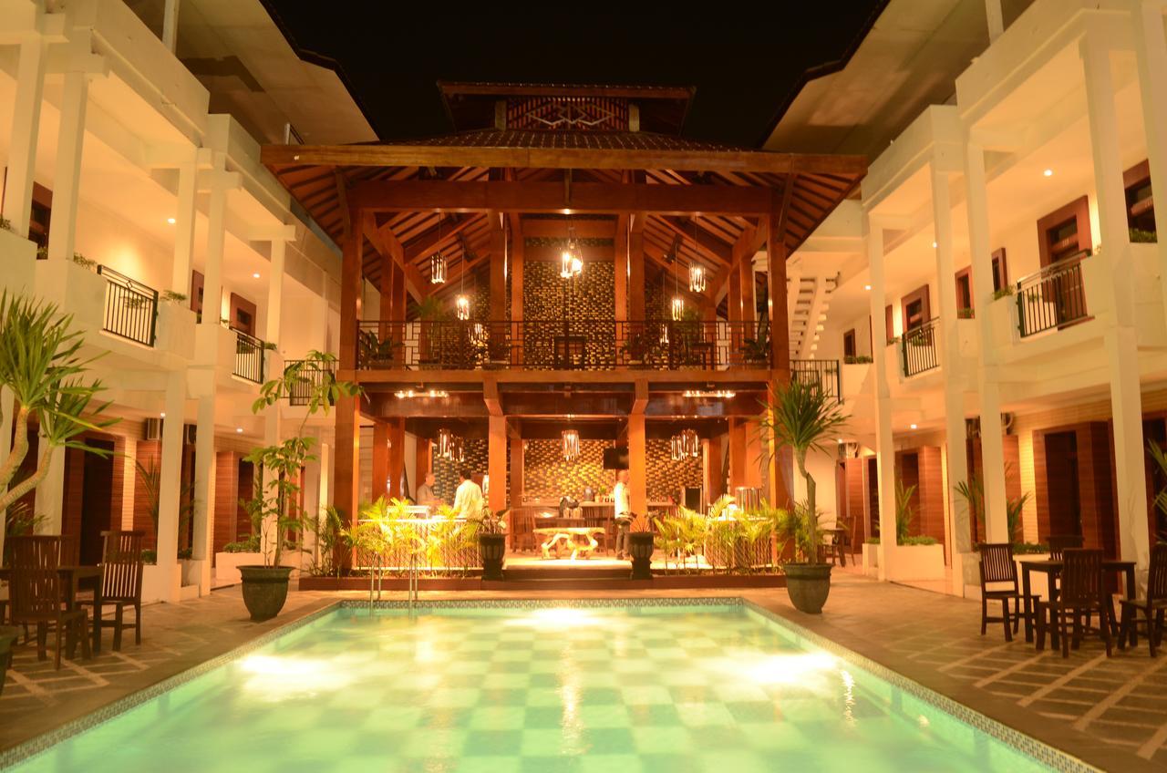 Mirabell Hotel & Convention Hall Malang Exterior foto